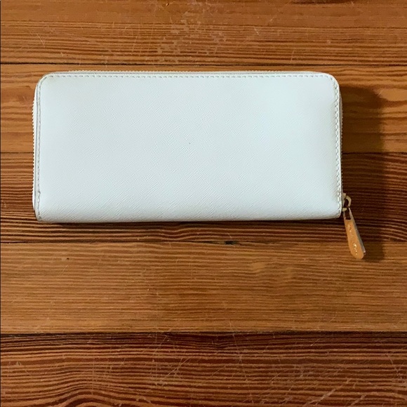 Michael Kors Clutch/Wallet - Picture 2 of 4